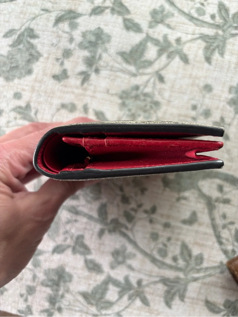 EUC Gucci Limited Edition GG Supreme Heart Snake Wallet.